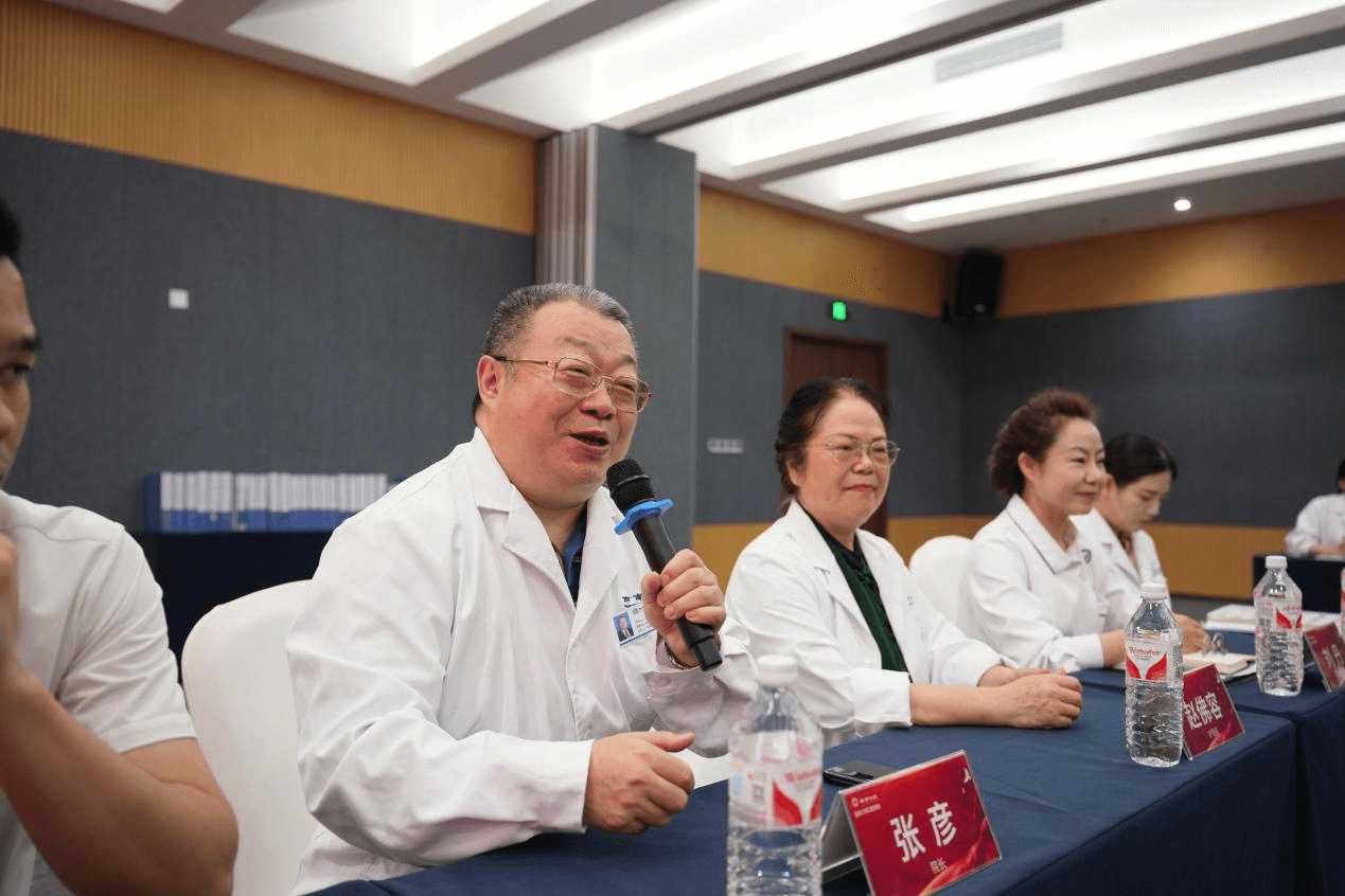 西南口腔医院接受2024年成都市医疗服务质量与安全考核评估专家组检查考评